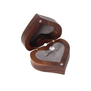 Wholesale in-Stock Walnut Wood Jewelry Gift Packaging Heart-Shaped Ring Boxes T1-19