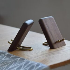 Creative Wooden Desktop Phone Stand for Lazy People to Watch Live Videos T1-13